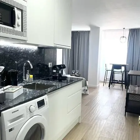Luxury Views Downtown Apartment *